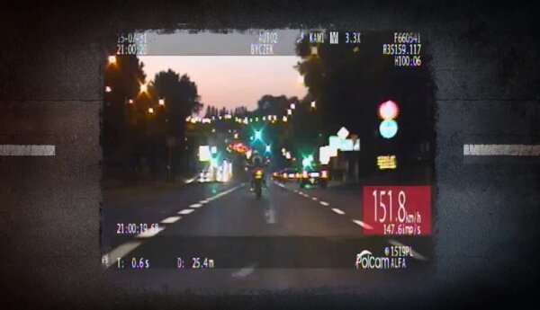 Kradziony Transporter i motocyklista uciekający 150 km/h